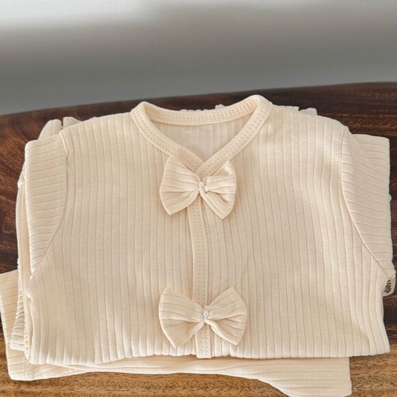 Charming Organic Cotton Cream Kids 2pcs Set with Bows - Picture 4 of 9